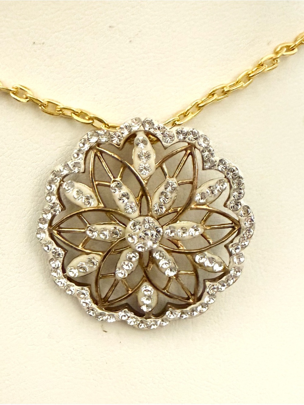 Gold Tone Rhinestone Floral Medallion Pendant Necklace 14K Tag Statement